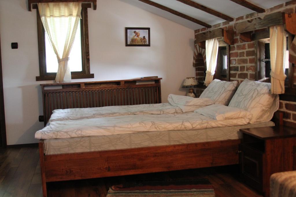 Hotel Шапкова Къща Delchevo Habitación foto